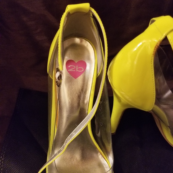 Heels - Picture 3 of 3